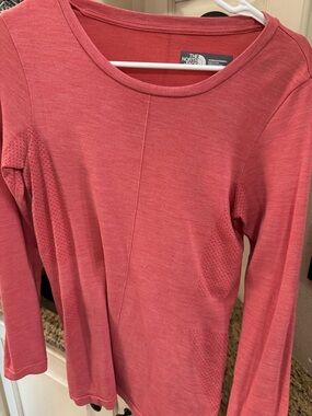 The North Face Women's Long Sleeve Crew - Coral